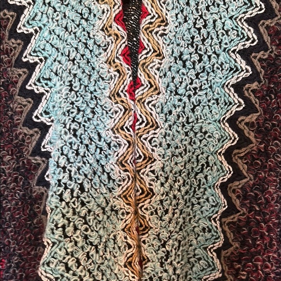 Multicolor Zigzag Patterned Crochet Shaw - Picture 4 of 5